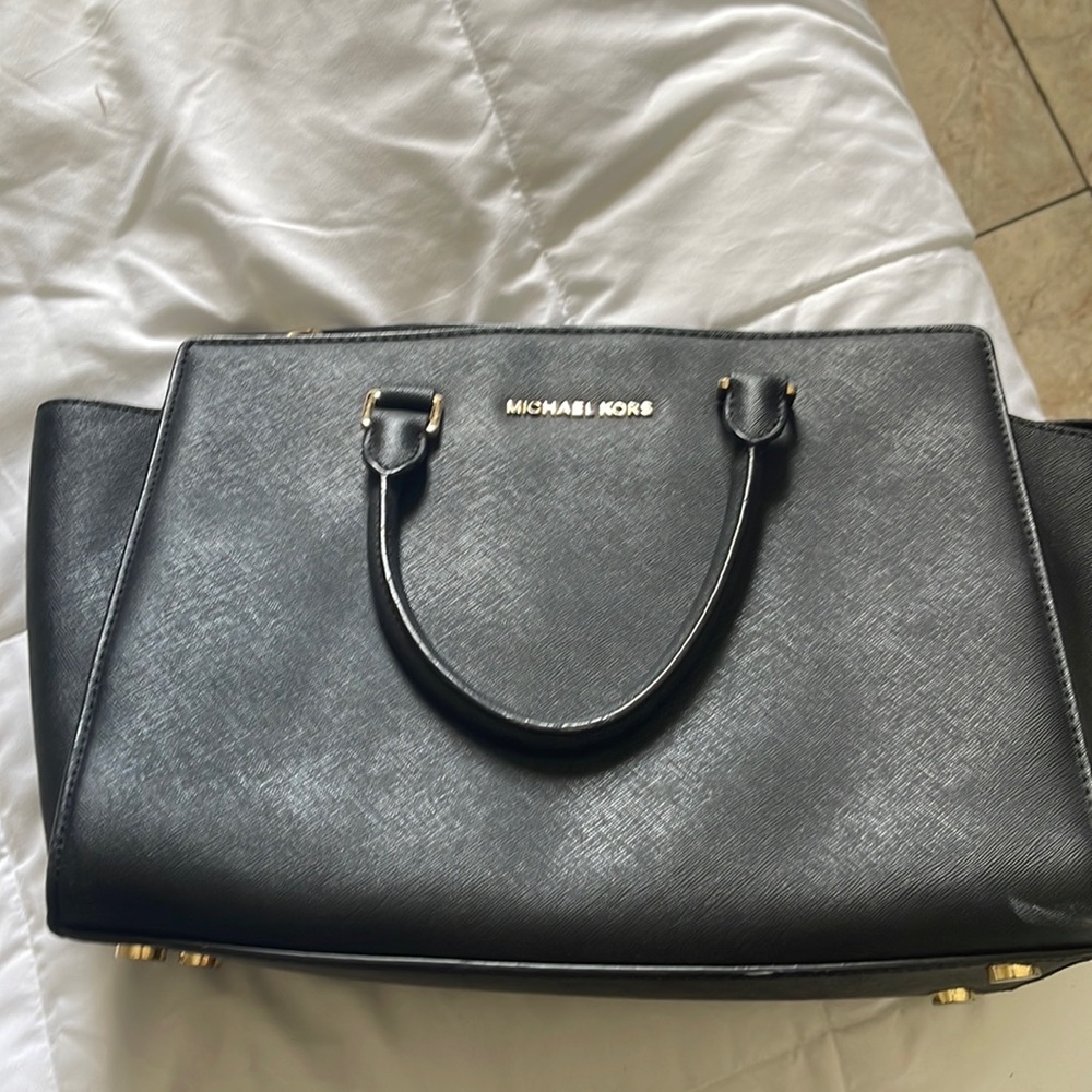 Black Michael Kors purse missing strap